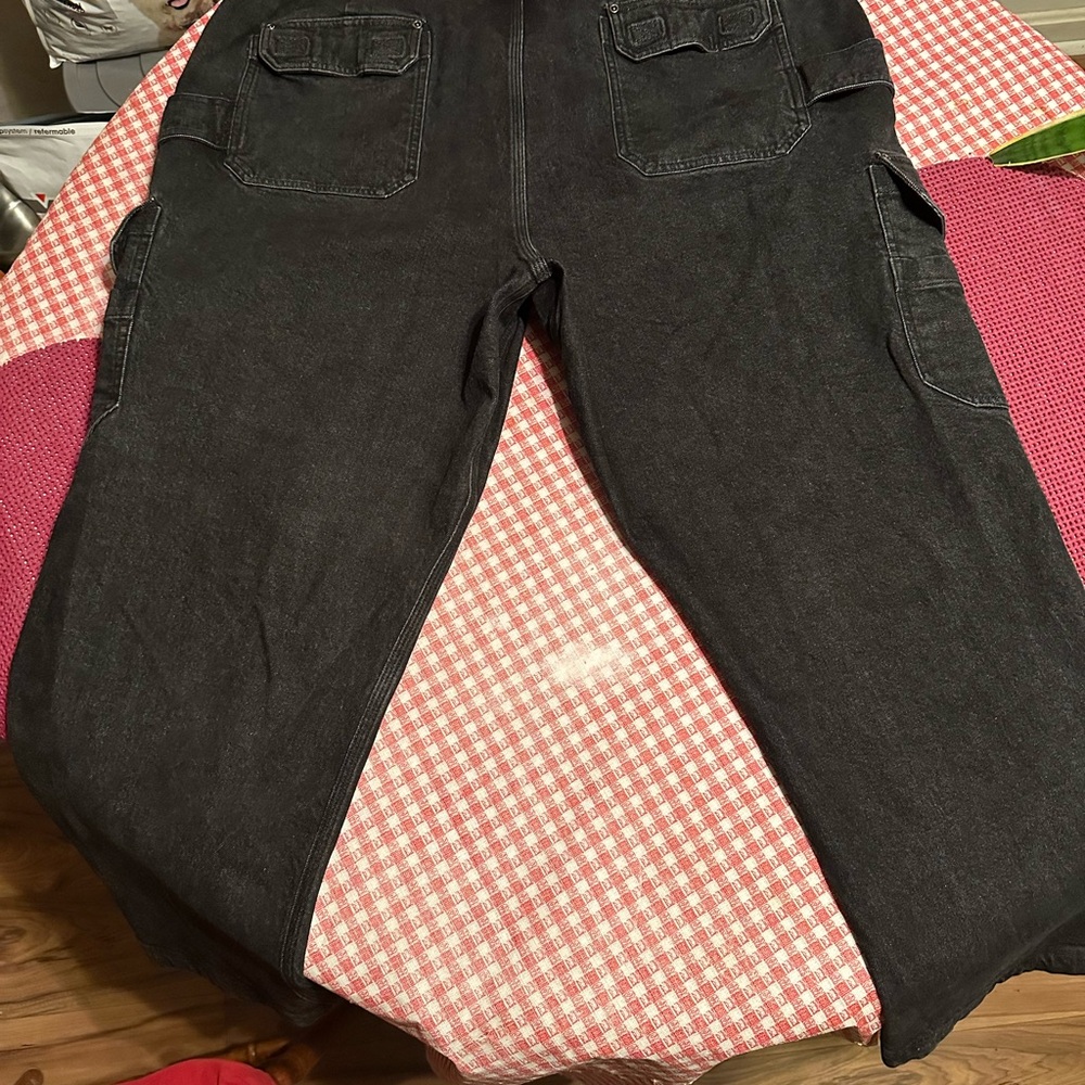 Duluth Trading Co Black Cargo Pants with Durable Design